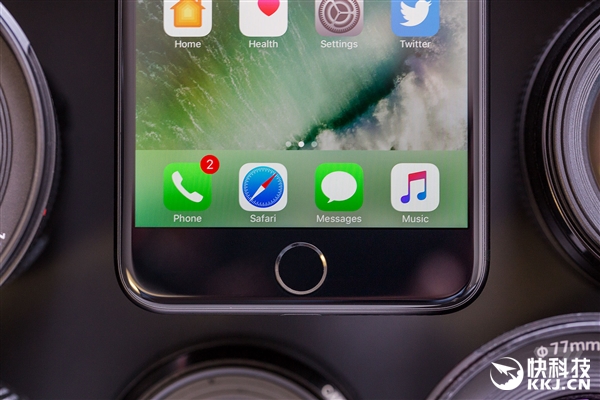 iOS 10.2再现烦人问题：iPhone突然自动关机